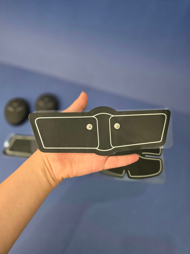 دستگاه عضلهساز بازو و سیکسپک EMS اورجینال Mobile-Gym (مجموعه ۳ عددی) | ۶ برنامه + ۱۵ سطح شدت + پد هیدروژل ضدحساسیت + باتری AAA | تقویت عضلات و چربیسوزی