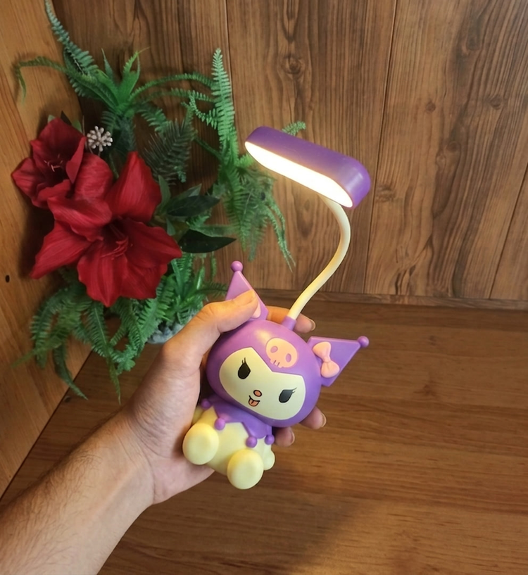 چراغ مطالعه کرومی شارژی اورجینال نشسته تراشدار | LED بدون خیرگی + باتری ۲۵۰mAh + مدادتراش توکار + شارژ USB | مناسب مطالعه و تکالیف