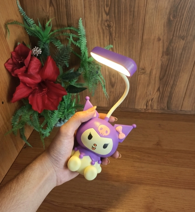 چراغ مطالعه کرومی شارژی اورجینال نشسته تراشدار | LED بدون خیرگی + باتری ۲۵۰mAh + مدادتراش توکار + شارژ USB | مناسب مطالعه و تکالیف